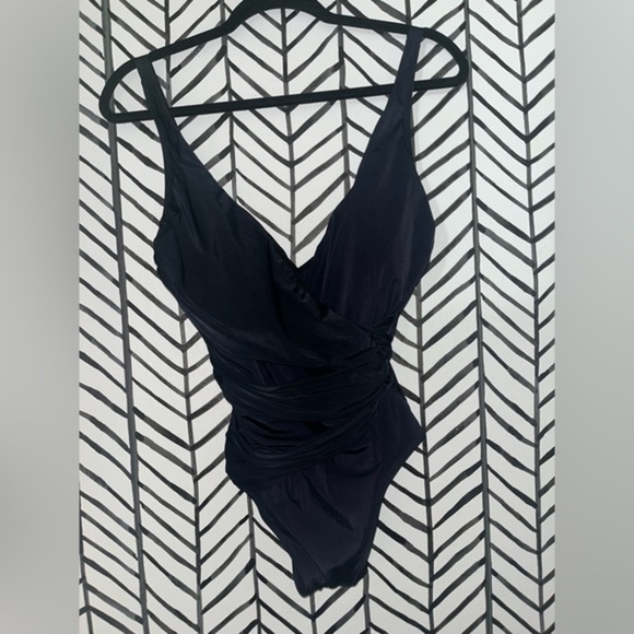 Gottex Black V Neck Ruched One Piece Swimsuit Women's Size 10 - Picture 2 of 6